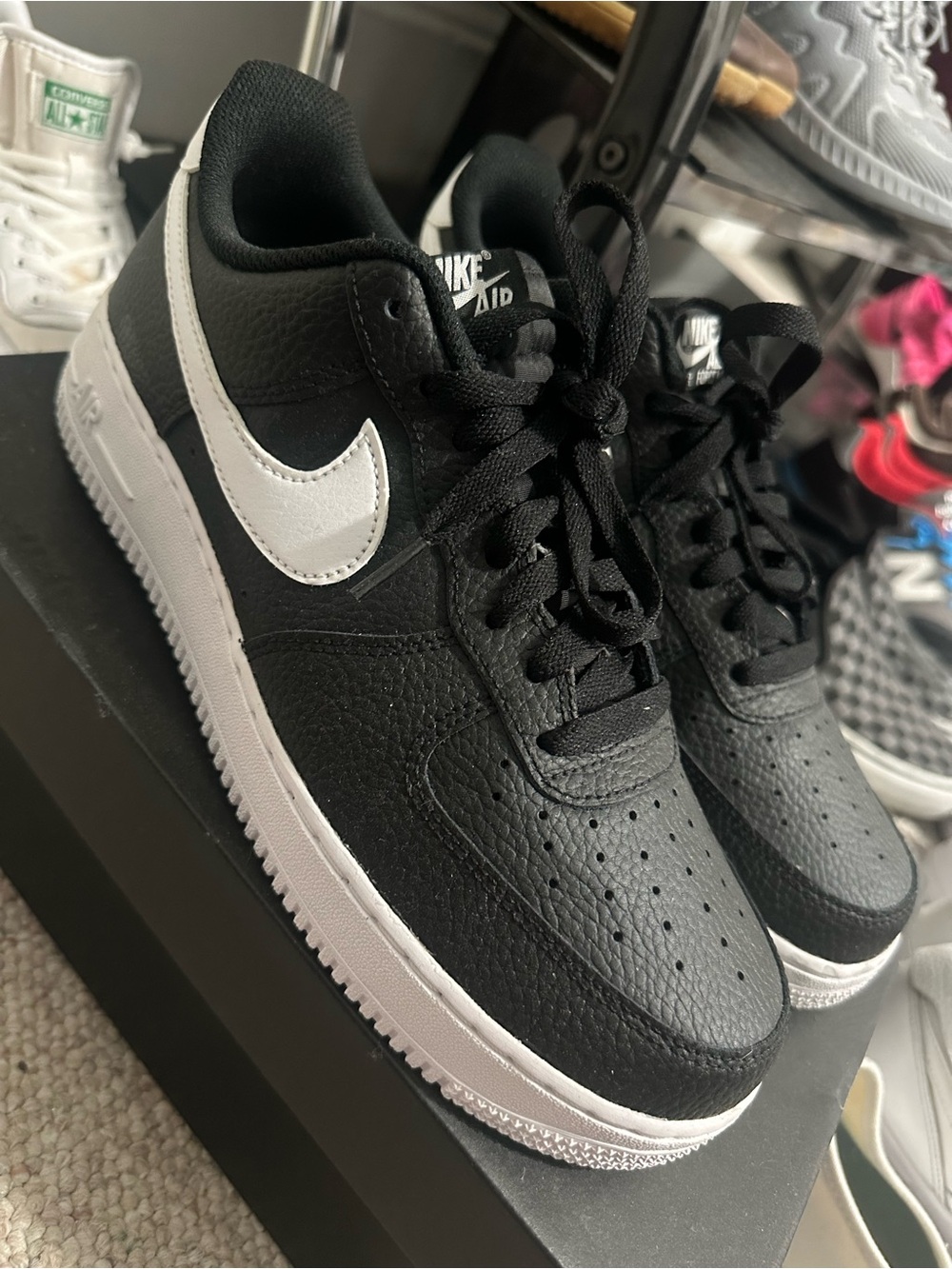 Nike Black/White Low-Top Sneakers — Iconic Swoosh